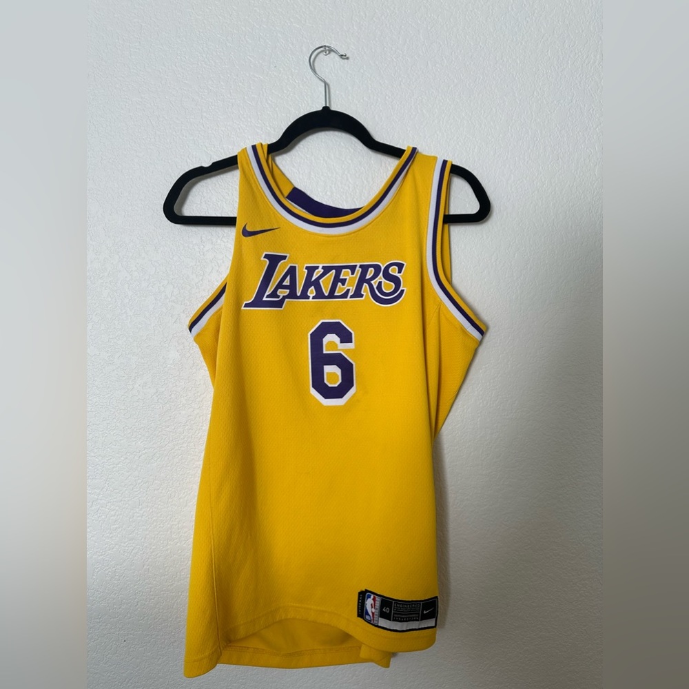 BRAND NEW. NEVER WORN.